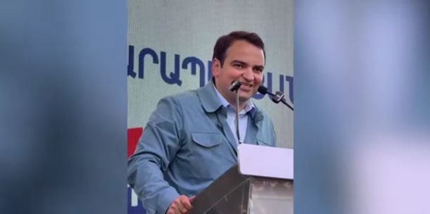 «Սուրեն ջան, դու գյուղի նորմալ տղա ես, մի արա». Նարեկ Կարապետյանը՝ Պապիկյանին (տեսանյութ)