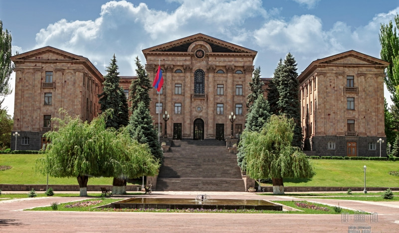 ԱԺ-ում մեկնարկել է խորհրդարանական խմբակցությունների և ԶՈՒ ԳՇ պետի տեղակալի փակ հանդիպումը