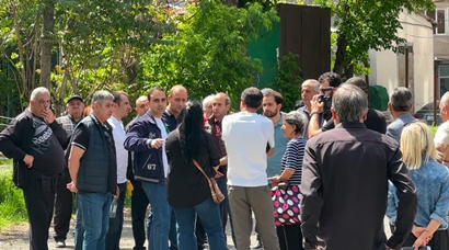 18 հարկանի շենքի կառուցման դեմ բողոքող՝ Լազոյի 6 շենքի բնակիչները հանդիպում են Ավինյանին
