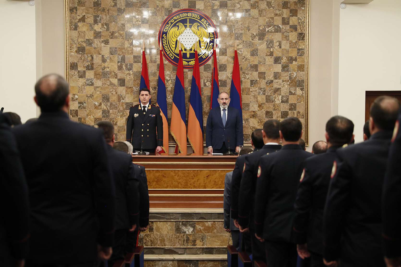 Մեր բոլոր գործողությունների հիմքում պետք է լինի պետությունը և պետական շահը. Վարչապետը ներկա է գտնվել ՔԿ ծառայողի օրվան նվիրված հանդիսավոր նիստին