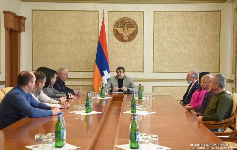 ԱՀ նախագահ Արայիկ Հարությունյանն ընդունել է ԱՀ ԱԺ «Միասնական հայրենիք» խմբակցության անդամներին