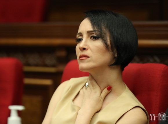 ՔՊ-ական պատգամավոր Լուսինե Բադալյանը ներողություն է խնդրել «Եռաբլուրում» ծիծաղելու համար