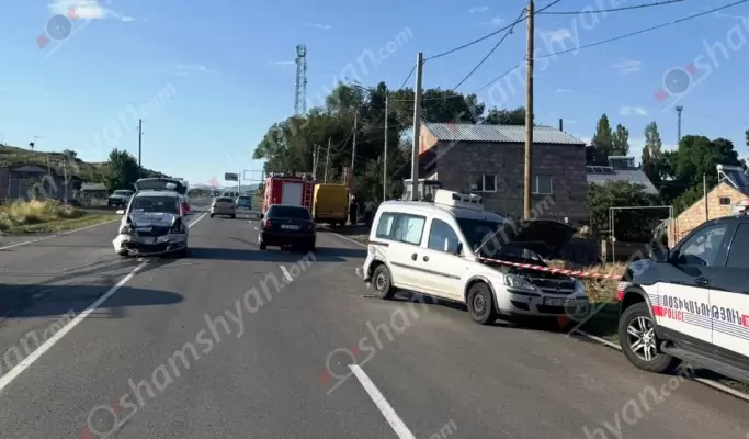 Ավտովթար Արագածոտնի մարզում․ Քուչակ գյուղում բախվել են «Opel Zafira»-ն և «Opel Combo»-ն․ կան վիրավորներ