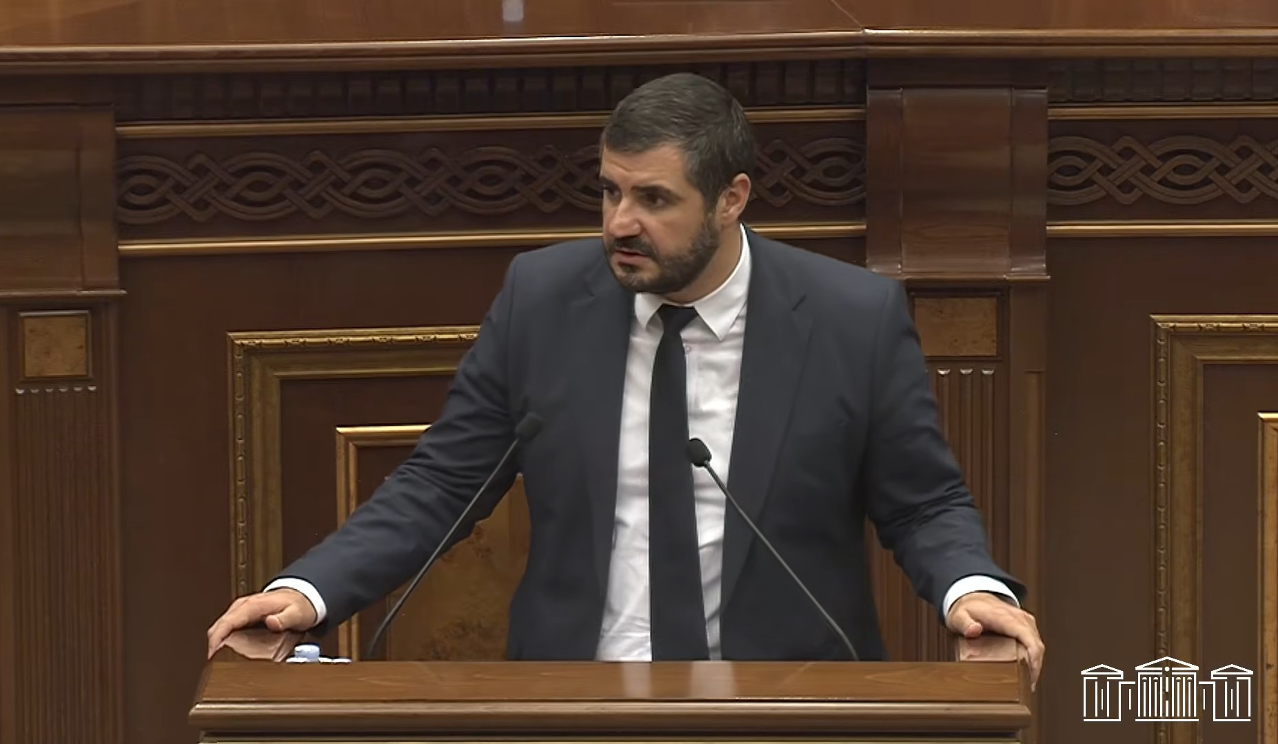 Մեր և ձեր տարբերությունը ո՞րն է, դուք ուզում եք ժողովրդին գործի ընդունել ձեզ մոտ, մենք ուզում ենք գործի ընդունվել ժողովրդի մոտ. Եղոյանը՝ ընդդիմությանը