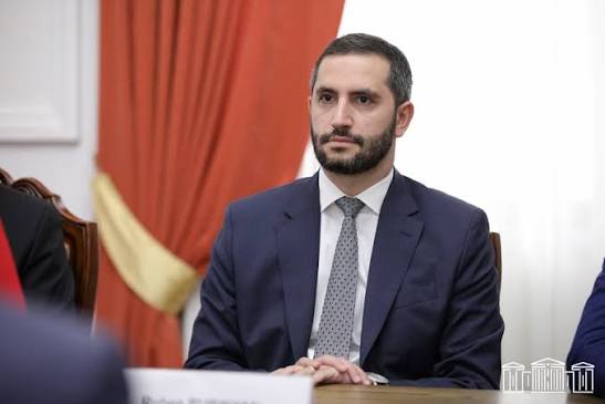 ԱԺ նախագահն ընդդիմությանն առաջարկել է աջակցել նոր Սահմանադրության հարցը հանրաքվեի դնելուն