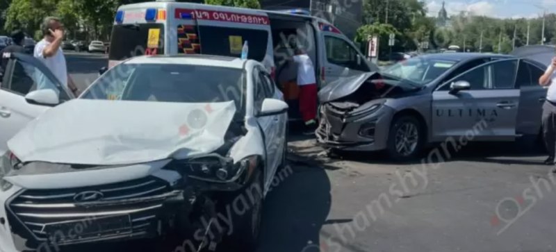 Շախմատի տան դիմաց բшխվել են «Hyundai»-ը և «Hongqi»-ն․ կա վիրшվոր