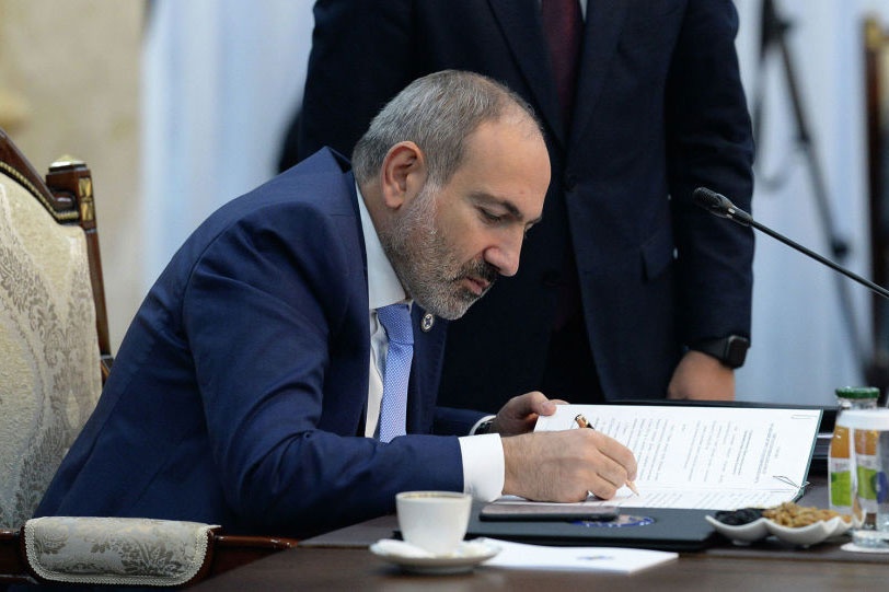Փաշինյանը որոշում է ստորագրել իր օգնական Կարինե Դավոյանին արձակուրդ ուղարկելու մասին