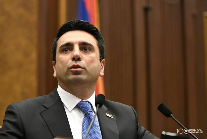 Ադրբեջանը շատ հարցերում մշտական կապի մեջ է Արցախի օրինական իշխանությունների հետ, կան դեպքեր, երբ ԱՀ իշխանություններն ավելի տեղեկացված են լինում. Սիմոնյան