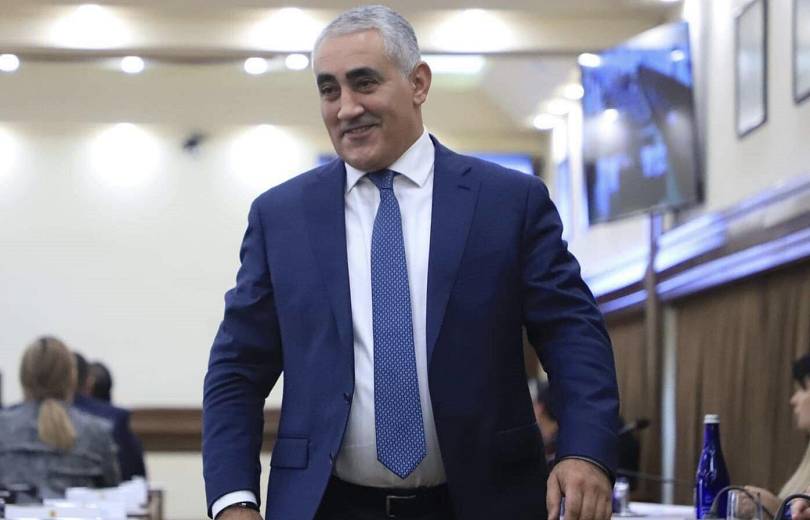 «Լավ ես արել, մենք քո հետ ենք». մոտենում էին օրվա «հերոս» թաղապետին ու ջերմորեն ողջունում․ «Հրապարակ»