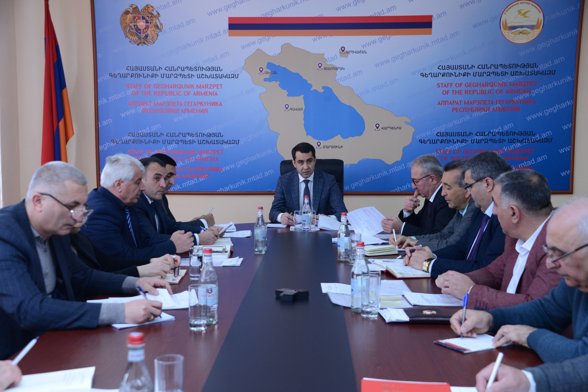 Գեղարքունիքի մարզպետի անցկացրած խորհրդակցությանը քննարկվել է ԼՂ-ից բռնի տեղահանված բնակչության աջակցության ծրագրերի տրամադրման ընթացքը