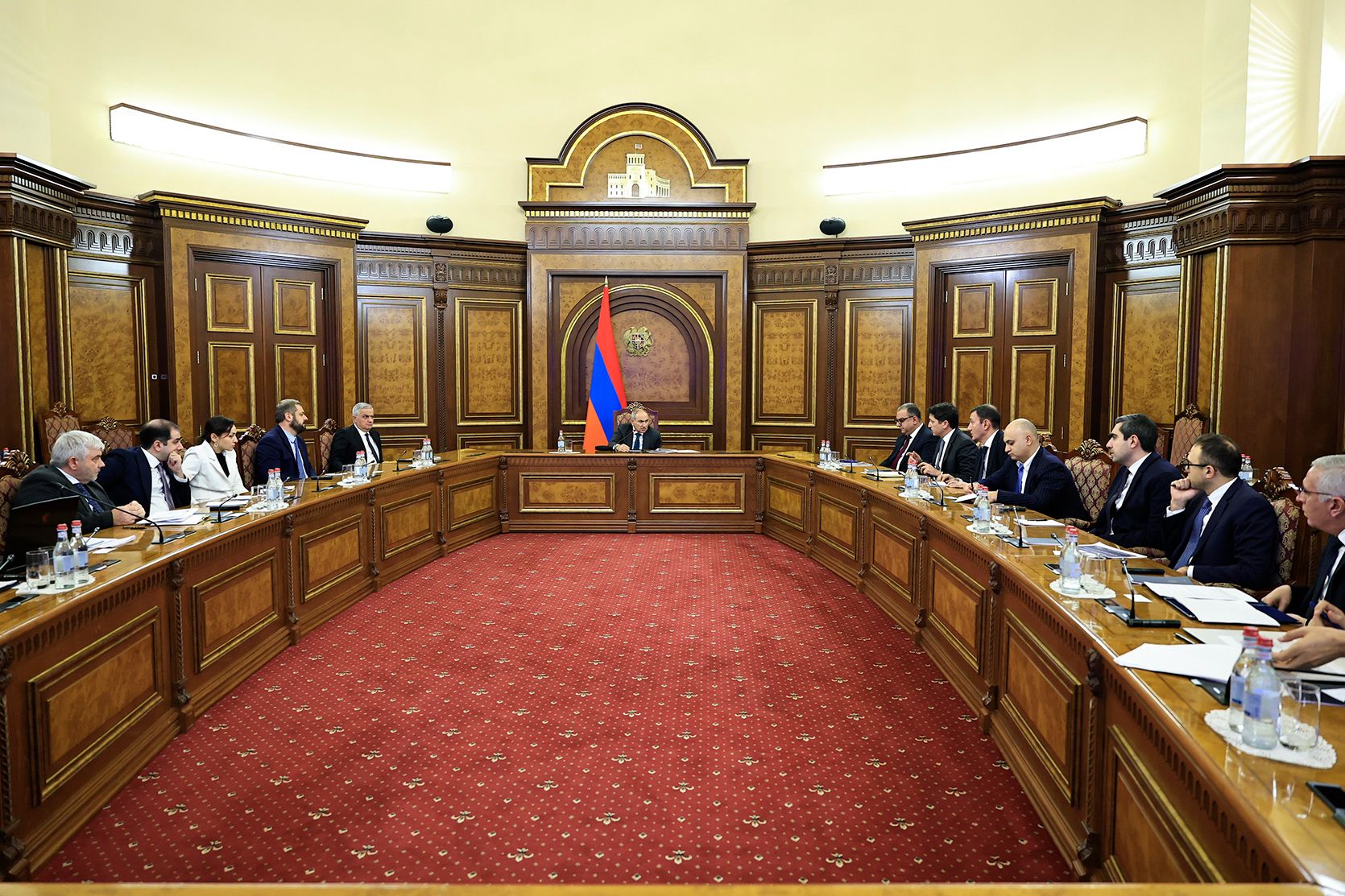 Վարչապետի գլխավորությամբ  քննարկվել են հարկային քաղաքականության հետագա բարելավմանը վերաբերող հարցեր
