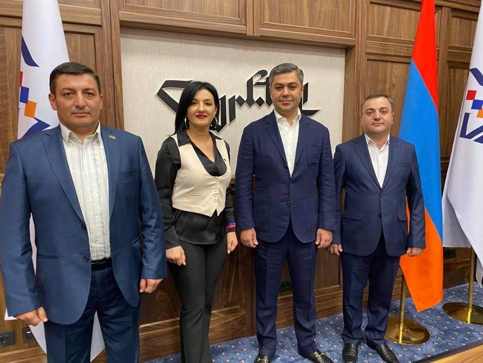 Տեղի է ունեցել «Հայրենիք» կուսակցության և Արցախի «Արդարություն» կուսակցության հանդիպումը