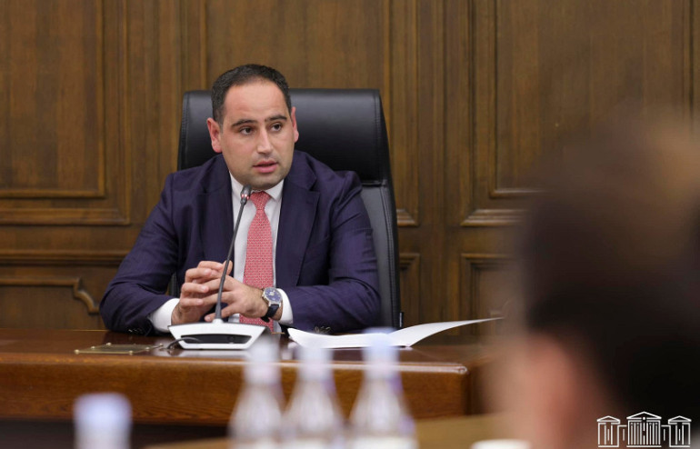 Ոչ մի աշխատանք չի ձախողվել. Խուդաթյանը խոստացավ պատգամավորին ներկայացնել սուբվենցիոն ծրագրերով արվող շինարարությունների ցանկը