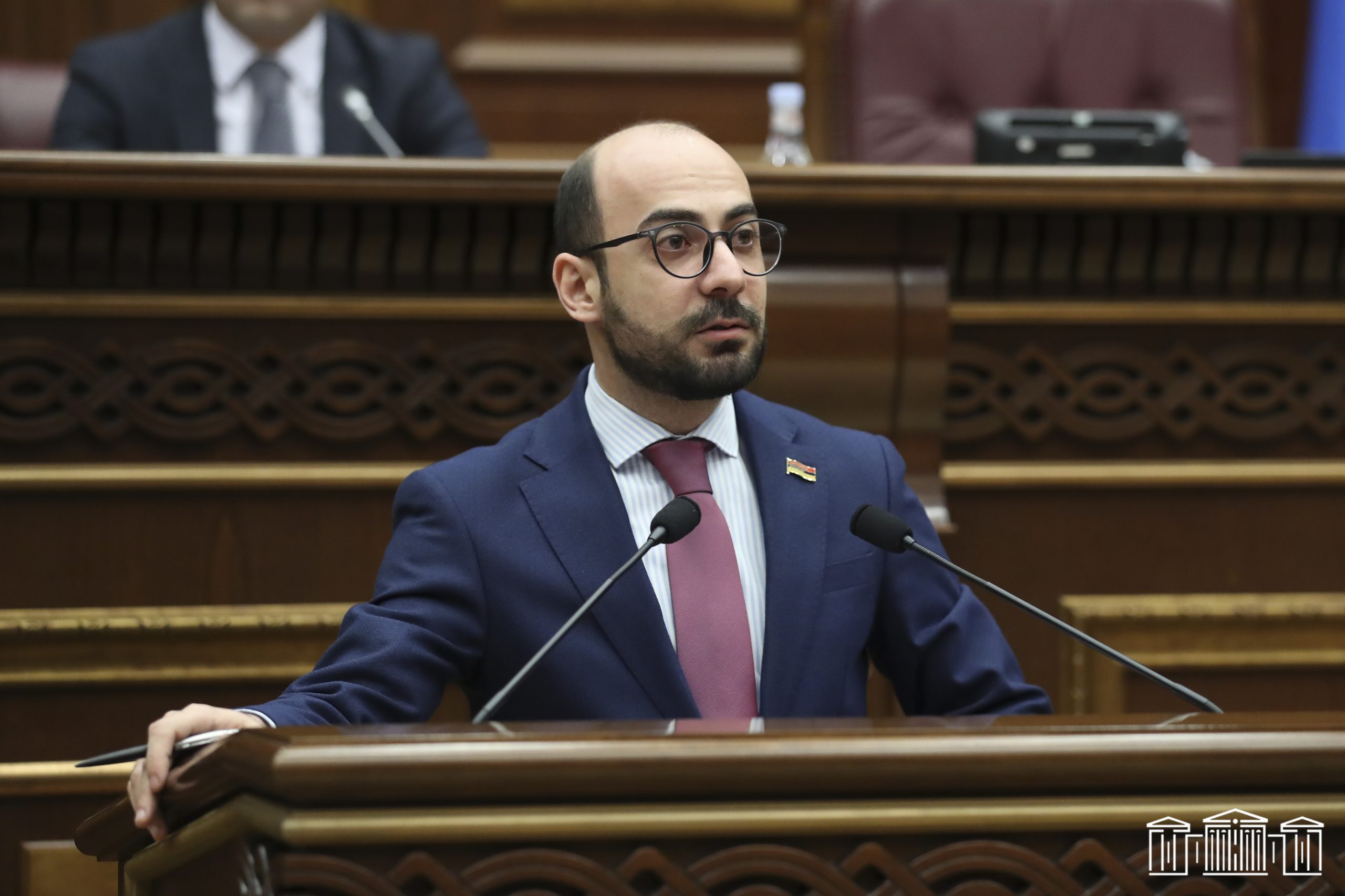 ՔՊ-ական Արթուր Հովհաննիսյանն ԱԺ ամբիոնից Վեհափառին շնորհավորել է Հայրերի օրվա կապակցությամբ