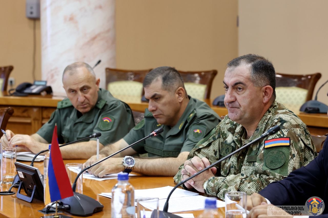 Ասրյանը Հնդկաստանի Պաշտպանական ազգային քոլեջի հրամանատարին ներկայացրել է ԶՈւ կերպափոխման գործընթացը