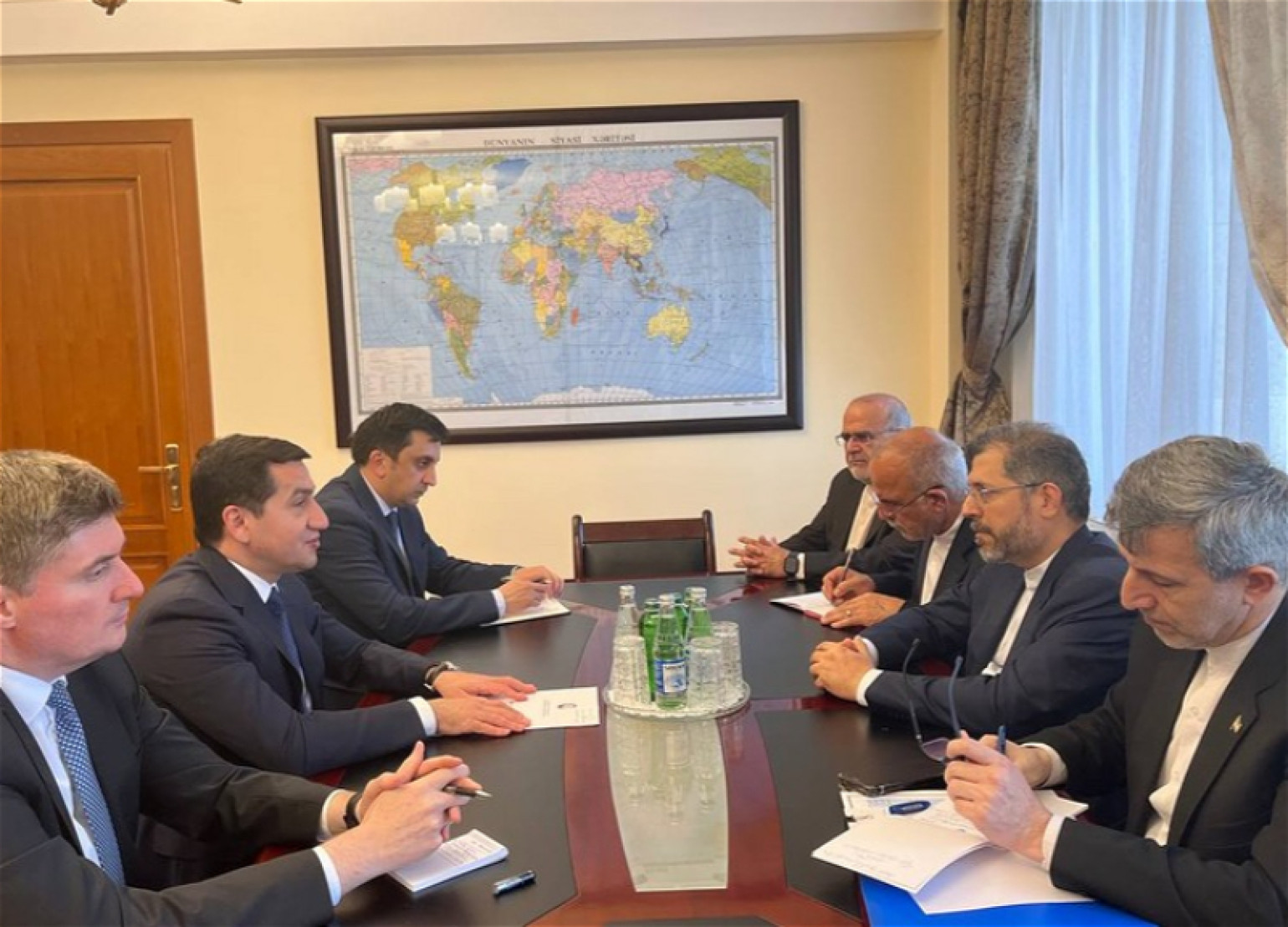 Հաջիևը հանդիպել է Իրանի փոխարտգործնախարարի հետ