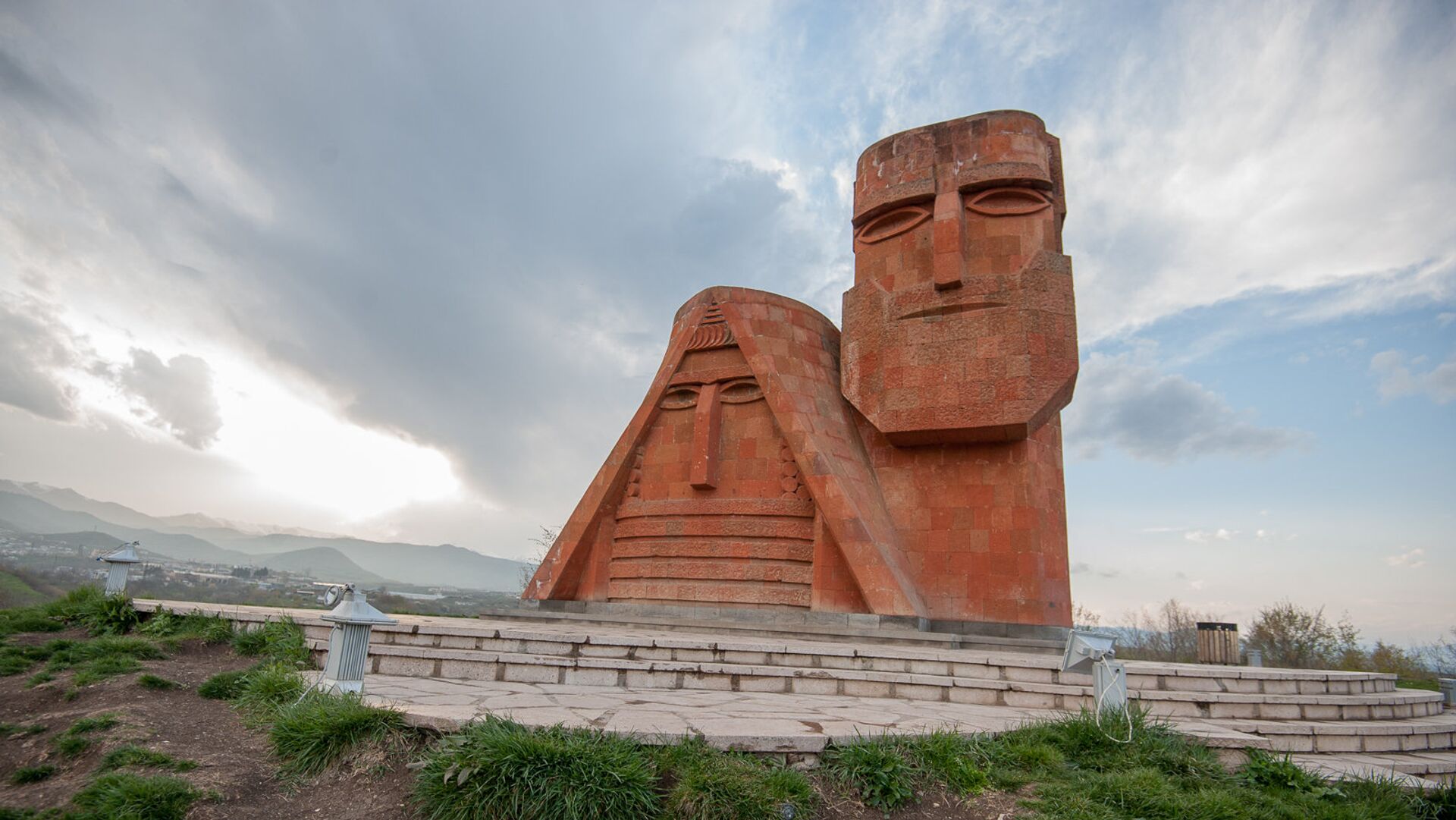 «Գեղարդ» հիմնադրամն ահազանգում է Արցախում «Մենք ենք, մեր սարերը» հուշարձանը ոչնչացնելու ադրբեջանական մտադրության մասին