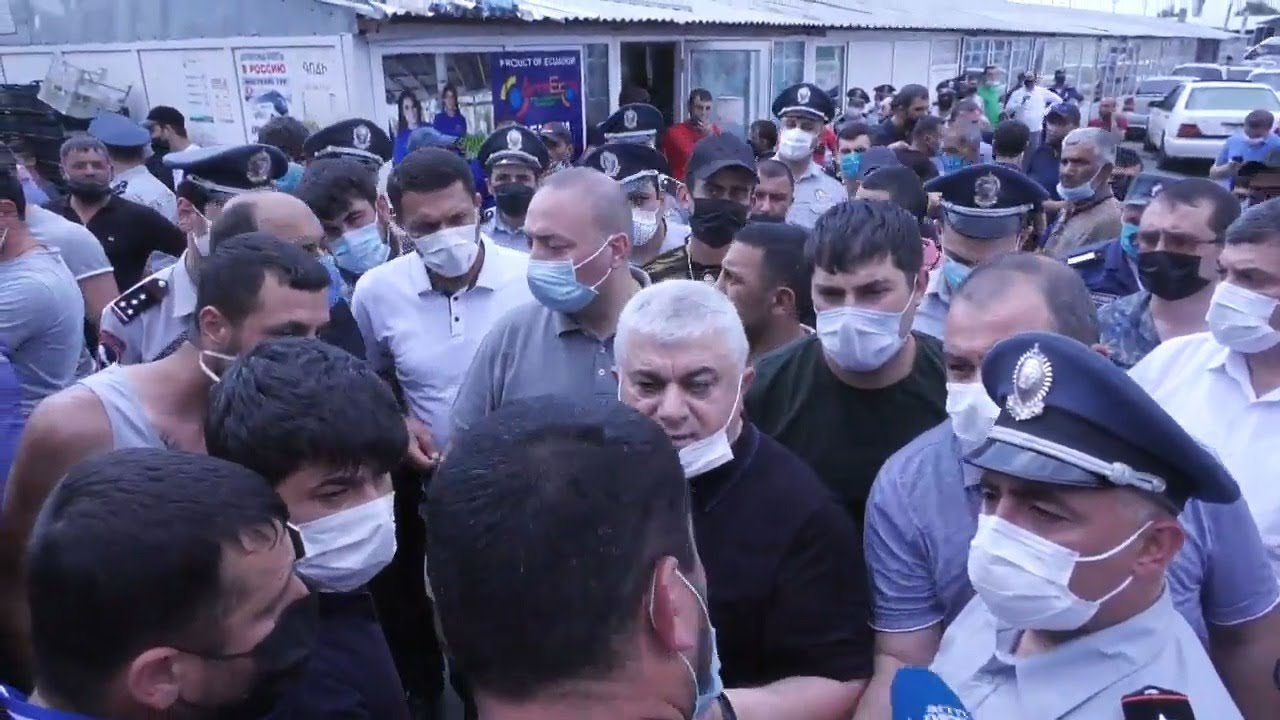 Նիկոլը խի՞ ա վարակվել, առողջապահության նախարարությունը գնացեք փակեք, ոչ թե շուկան․ բախումներ՝ «Մեյմանդարի» շուկայում (տեսանյութ)