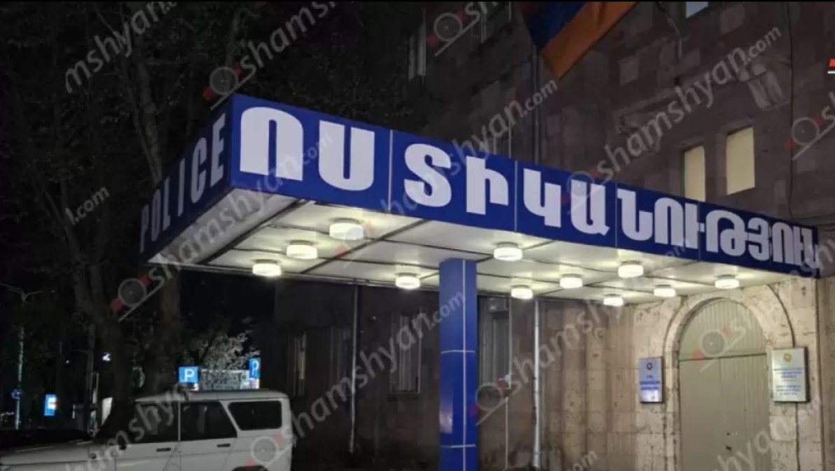 Երևանում տղամարդը ատրճանակի բռնակով մի քանի անգամ հարվածել է հարևանուհու գլխին. վերջինը տեղափոխվել է հիվանդանոց
