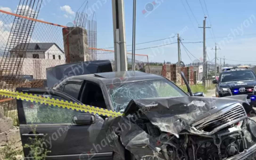 Եղվարդ-Երևան ճանապարհին բախվել են 2 «Mercedes»․ կան տուժածներ
