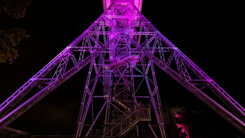 Բեռլինում հեռուստաաշտարակի վերելակի խափանման պատճառով մոտ 20 մարդ մնացել է 126 մետր բարձրության վրա