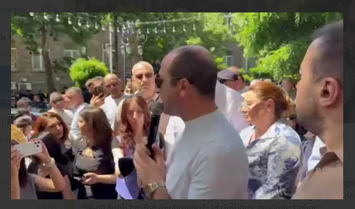 ԲՀԿ-ն պահանջում է վերաքվեարկություն երկու տեղամասերում. փորձում են հանդիպել ԿԸՀ նախագահի հետ