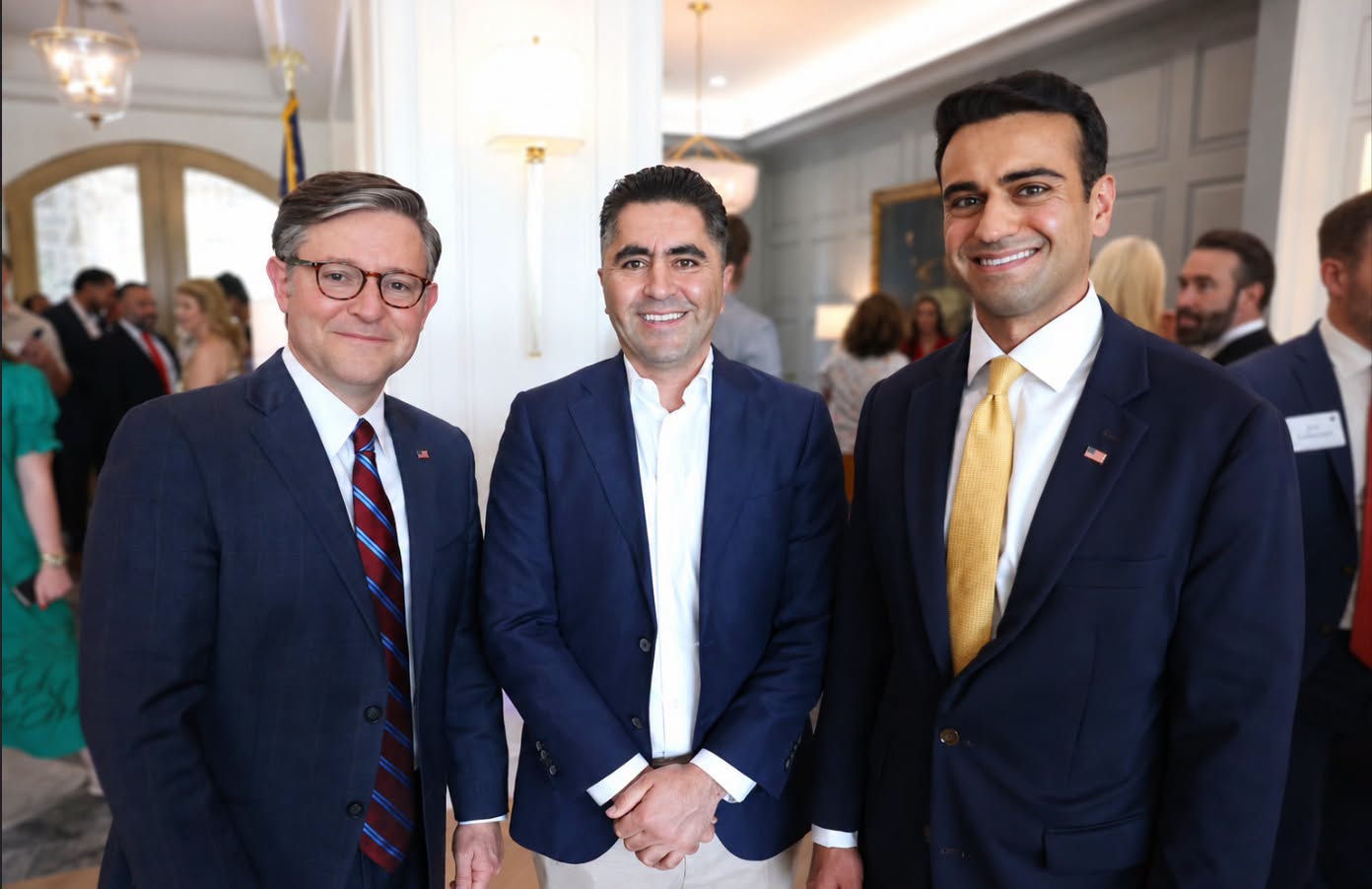 Արիզոնայում ՀՀ պատվավոր հյուպատոսը կարճատև հանդիպում է ունեցել Մայք Ջոնսոնի և Աբրահամ Համադեի հետ