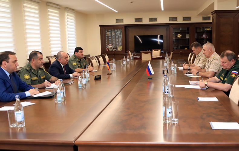 Արշակ Կարապետյանն ընդունել է Արցախում ՌԴ խաղաղապահ զորախմբի հրամանատարի առաքելությունն ավարտող գեներալ-լեյտենանտ Ռուստամ Մուրադովին