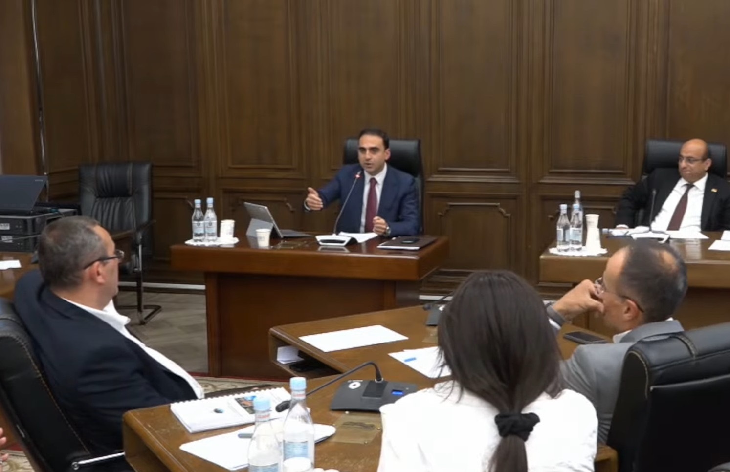 Այո՛, պետք է այդ խցանումներն առաջանան. Ավինյանը՝ 250 ավտոբուսի ներմուծման և տրանսպորտային նոր գծերի մասին
