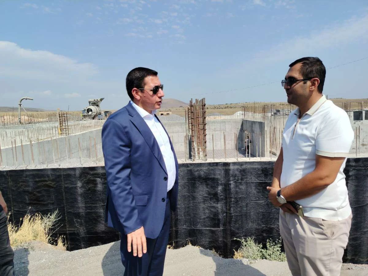 Քաղաքաշինության կոմիտեի նախագահն անակնկալ այց է կատարել Արագածոտնի մարզի շինարարական հրապարակներ
