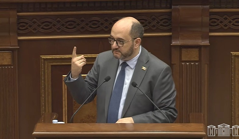 Դուք մեզ հեռացնելու համար էստեղ չպետք է աշխատեք, պետք է աշխատեք՝ ի բարօրություն մեր մեկ քաղաքացու 3 միլիոնից. Հարությունյանը՝ ընդդիմությանը