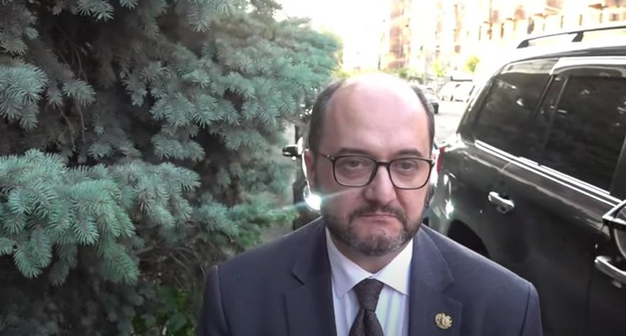 ՔՊ նիստին քննարկվե՞լ է Կաթողիկոսին հեռացնելու ծրագիրը. պարզաբանում է Արայիկ Հարությունյանը