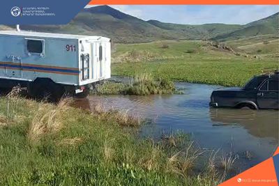 Փրկարարներն արգելափակումից դուրս են բերել ավտոմեքենան