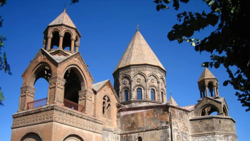 Հորդորում ենք ժողովրդին չտրվել սադրանքների, պահպանել զգոնությունը և շարունակել իրենց սատարումն օրինական բոլոր միջոցներով. Մայր Աթոռ