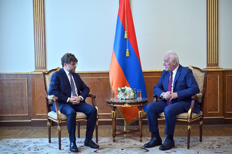 Այն, ինչը տեղի ունեցավ 2022 թվականին, Պրահայից հետո և Մակրոնի նախաձեռնությամբ և հովանավորությամբ, դա հայաստանյան նորագույն պատմության սկիզբն է. Խաչատուրյանը՝ ՀՀ-ում Ֆրանսիայի դեսպանին