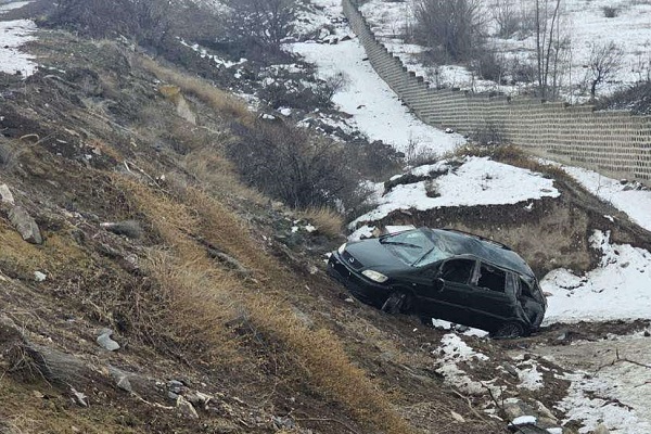 Բախվել են «Opel»-ն ու բետոնախառնիչ բեռնատարը. «Opel»-ն ընկել է ձորակը