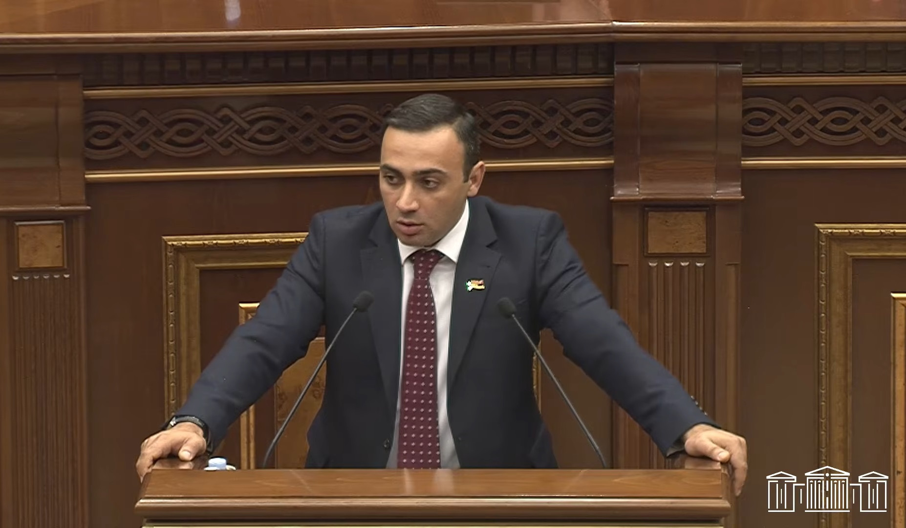 «Ուժեղ Հայաստանի» դեմքով Սերժ Սարգսյանը ներկայացված է ԱԺ դահլիճում. Տարոն Չախոյան