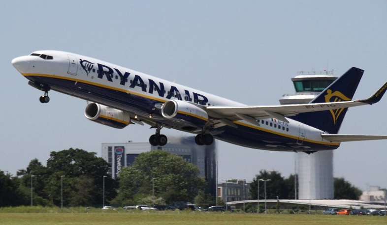 Ryanair ավիաընկերության ինքնաթիռի պատուհանը թռիչքի ժամանակ կnտրվել է. կա վիրավnր