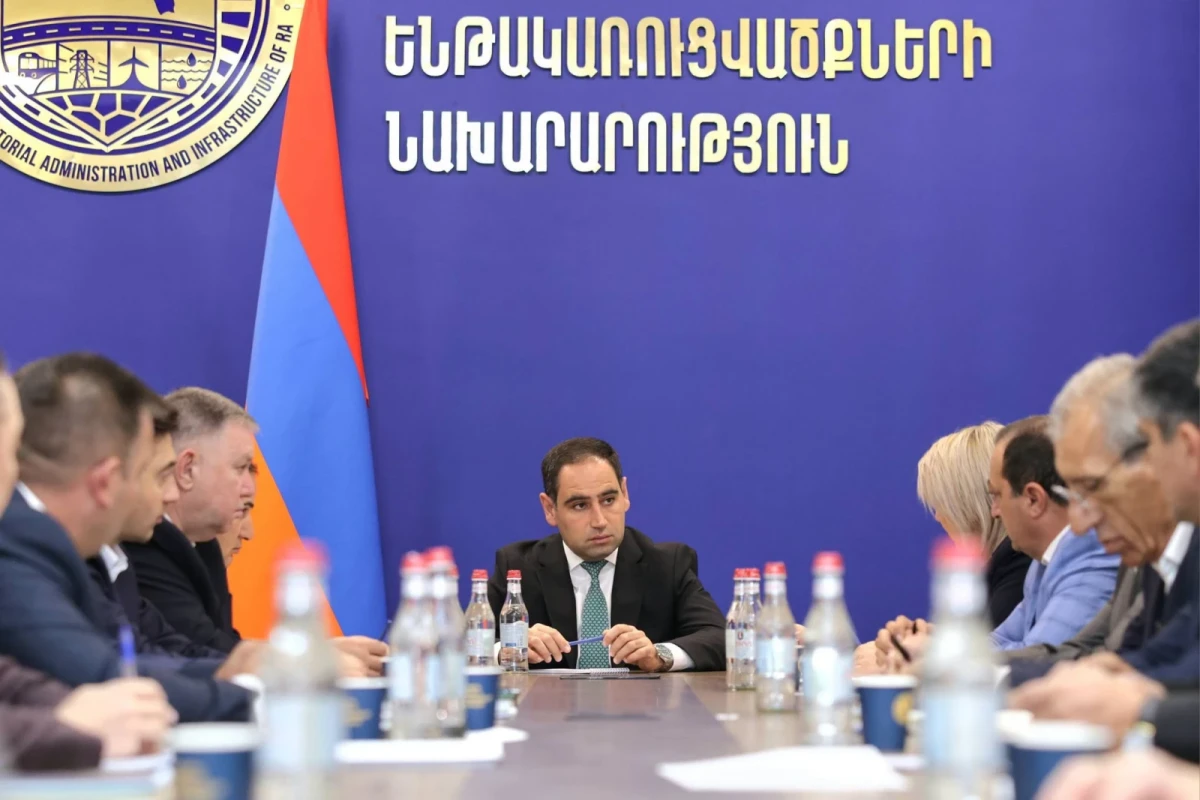 Խուդաթյանը հանձնարարականներ է տվել ճանապարհաշինական աշխատանքների որակի և ժամկետների պահպանման վերաբերյալ