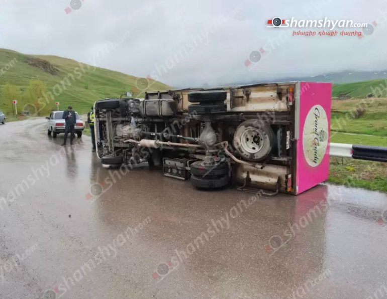 «Grand Candy» ընկերության «ISUZU»-ն վարած վարորդը, ով եղել է ոչ սթափ, բախվել է կամրջի բետոնե արգելապատնեշին և կողաշրջվել