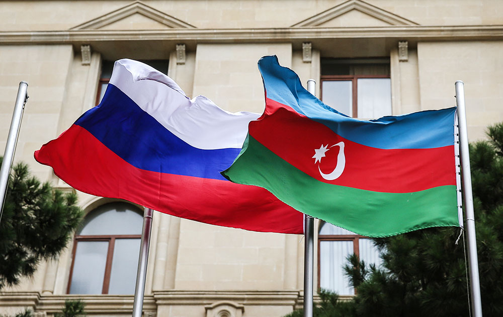Российская делегация прилетела в Баку