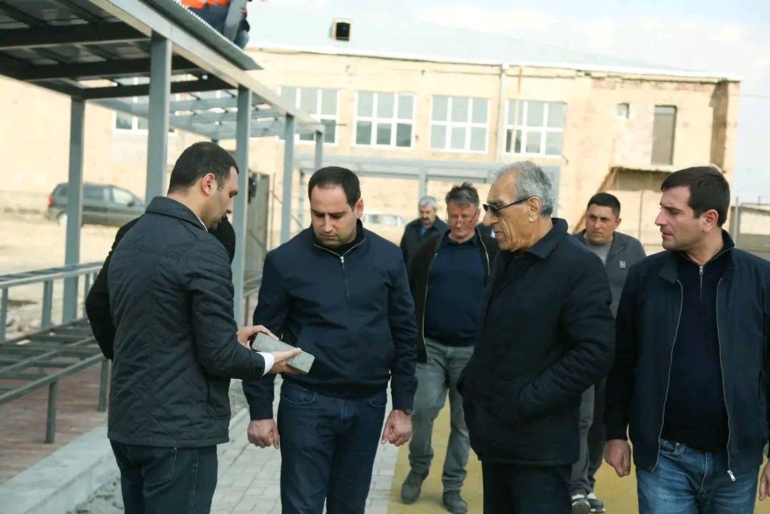 Մյասնիկյան գյուղում ֆուտբոլի և բասկետբոլի մարզադաշտեր են կառուցվում. շինաշխատանքների ընթացքին հետևել է Արմավիրի մարզպետը