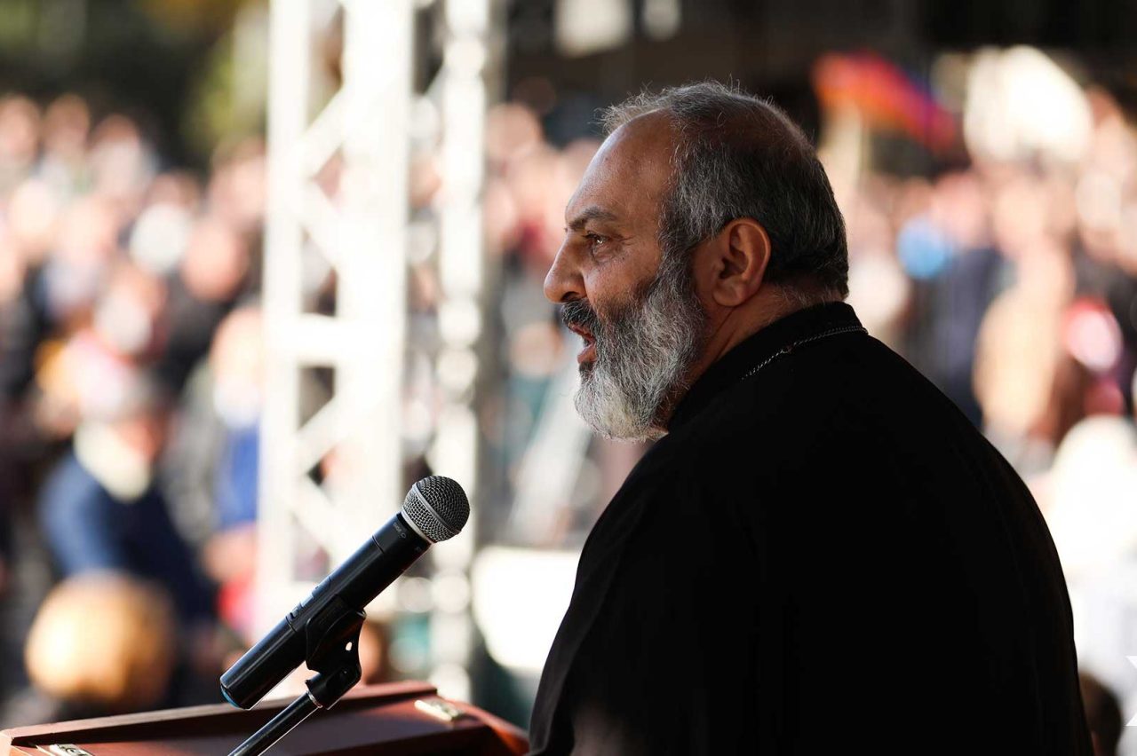 Իրավապահները գործողություն են իրականացնում Բագրատ արքեպիսկոպոս Գալստանյանի բնակավայրում