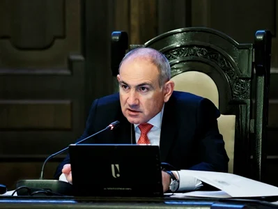 Ոնց որ մսիցդ պոկած լինի, ճանապարհները սիրուն սարքում են, մեկ էլ տեսնում ես մի տեղ կտրել են. Փաշինյան