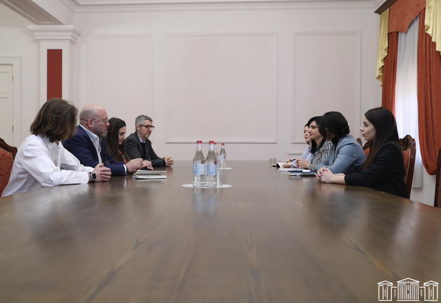  Քննակրվել են Հայաստանում և Արցախում երեխաների խախտված իրավունքներին առնչվող հարցեր․ Թագուհի Թովմասյանը և Ասպրամ Կրպեյանը հանդիպել են  Ֆիլիպ Դ․ Ժաֆեի և  Յան Կուլիուի հետ