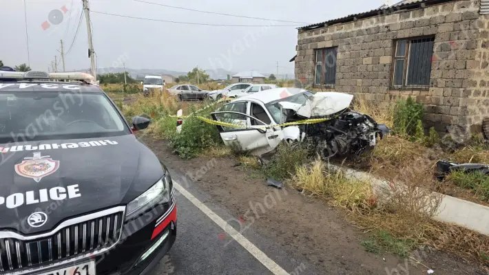 «Kia»-ն Աղավնատուն-Ամբերդ ճանապարհին բախվել է քարերին. 2 վիրավորներից մեկը հիվանդանոցում մահացել է