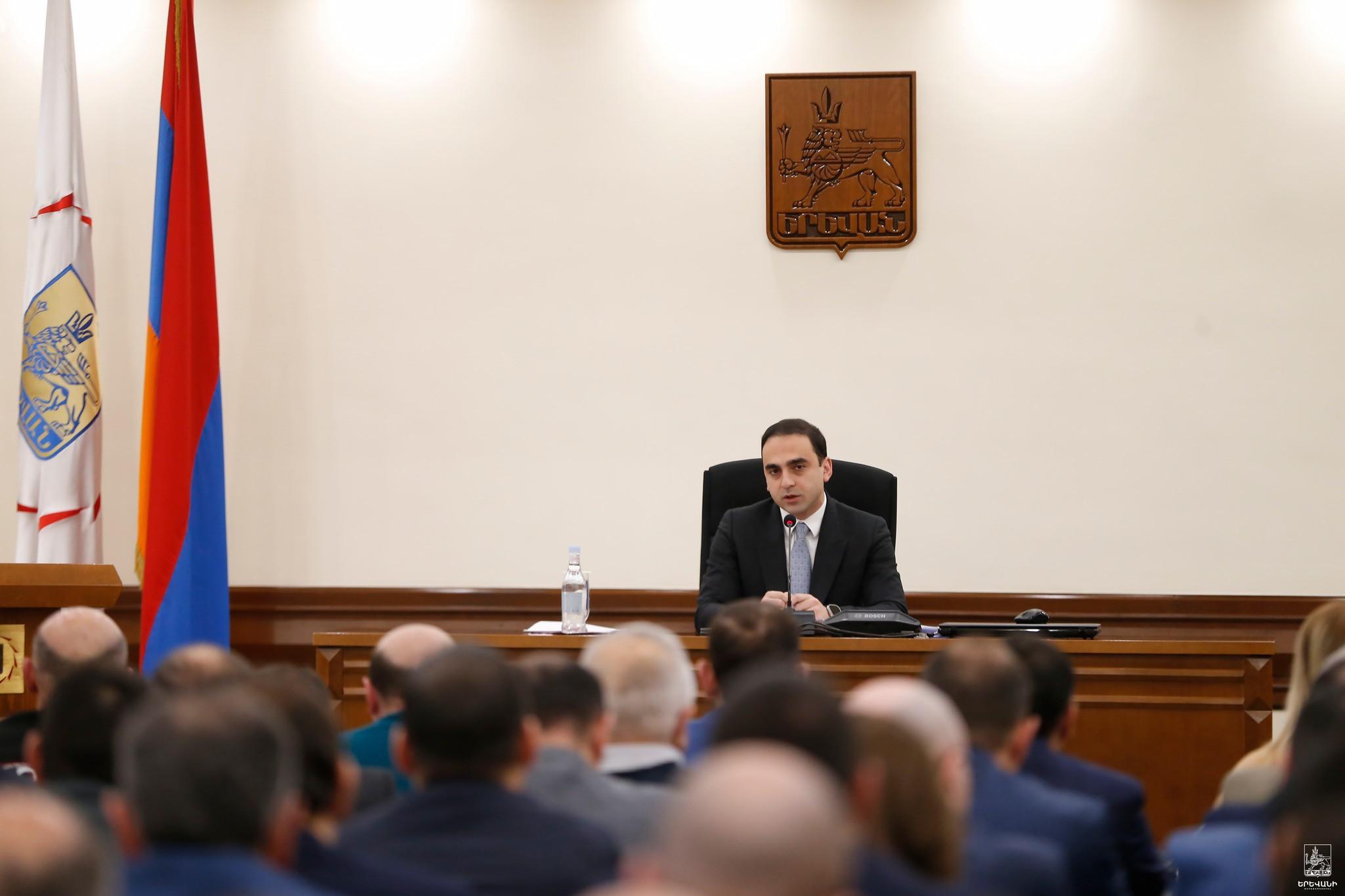 Երևանի քաղաքապետի աշխատավարձը կդառնա 2 մլն դրամ, փոխքաղաքապետերինը՝ 1.8 մլն. նախագիծն ընդունվեց
