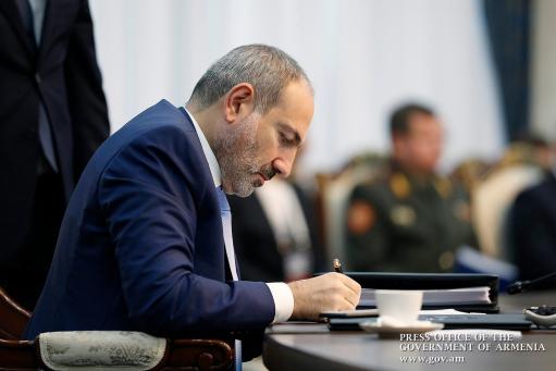 Ռուսաստանի եւ Ադրբեջանի նախագահների հետ ղարաբաղյան պատերազմը ժամը 01.00-ից դադարեցնելու մասին հայտարարություն եմ ստորագրել. Փաշինյան