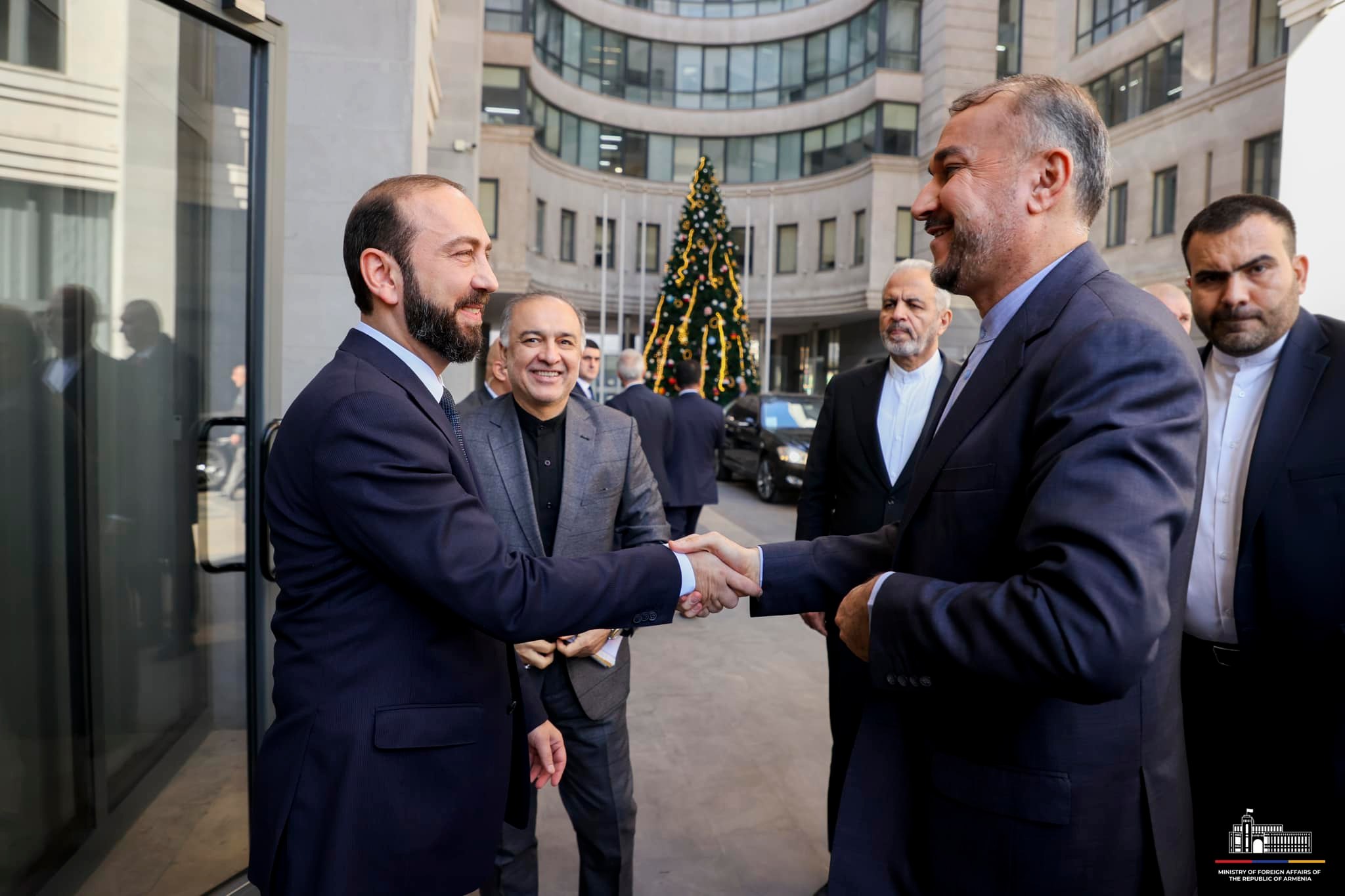  Հոսեյն Ամիր Աբդոլլահիանին  ՀՀ ԱԳՆ-ում դիմավորել է Արարատ Միրզոյանը