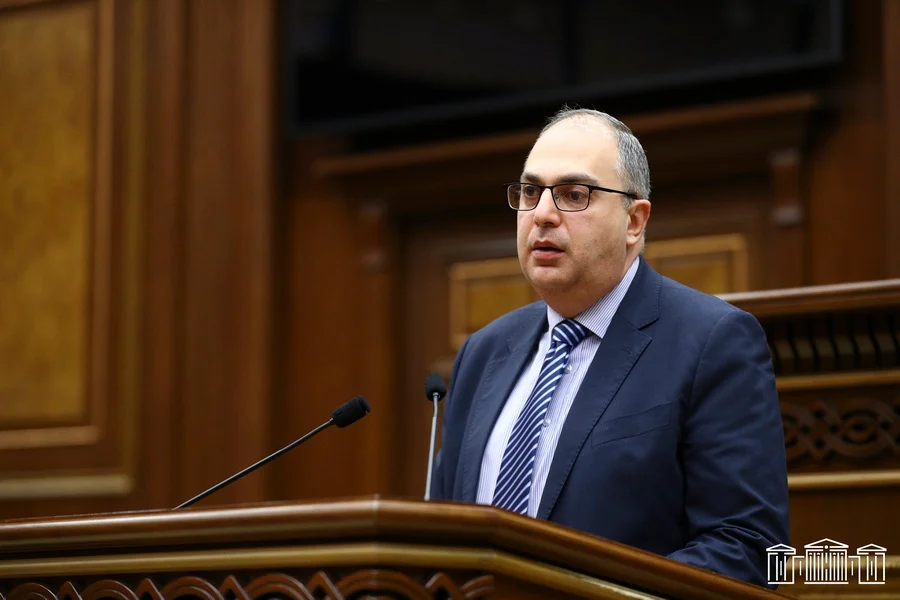 Առաջարկվում է սահմանել էներգետիկայի ոլորտի լիցենզավորված անձանց առանձնահատուկ ռիսկայնության դեպքում լիազոր մարմնի կողմից հաղորդում տալու հնարավորություն. Վարդանյան